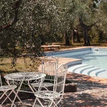 Mit Garten Und Schwimmbad In Den Huegeln Der By Interhome ペザロ
