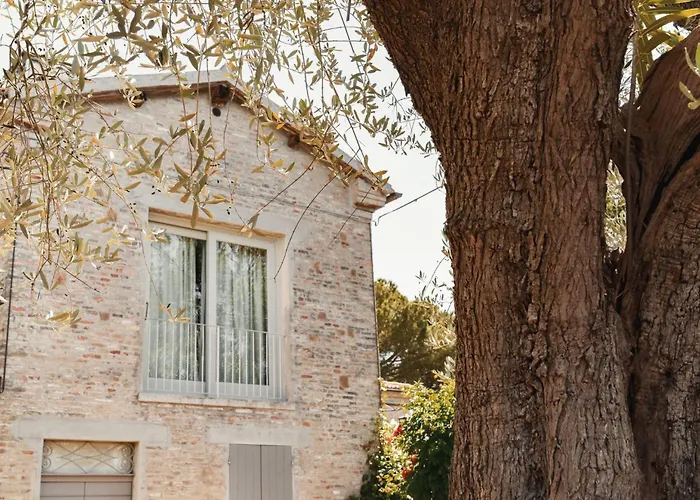 Mit Garten Und Schwimmbad In Den Huegeln Der Marken- By Interhome