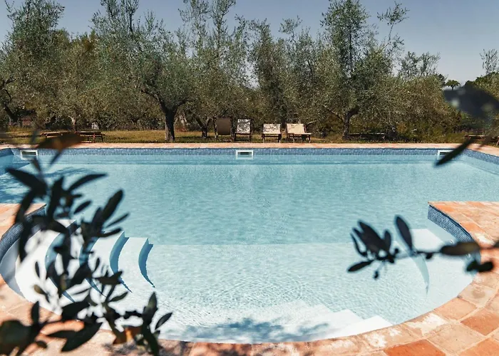 Daire Mit Garten Und Schwimmbad In Den Huegeln Der Marken- By Interhome