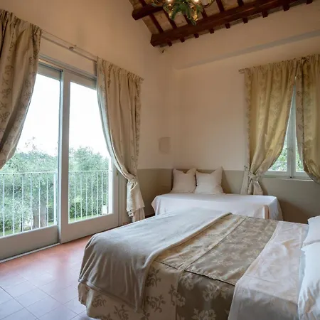 Mit Garten Und Schwimmbad In Den Huegeln Der Marken- By Interhome *