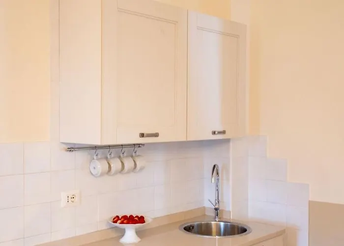 Mit Garten Und Schwimmbad In Den Huegeln Der Marken- By Interhome شقة *