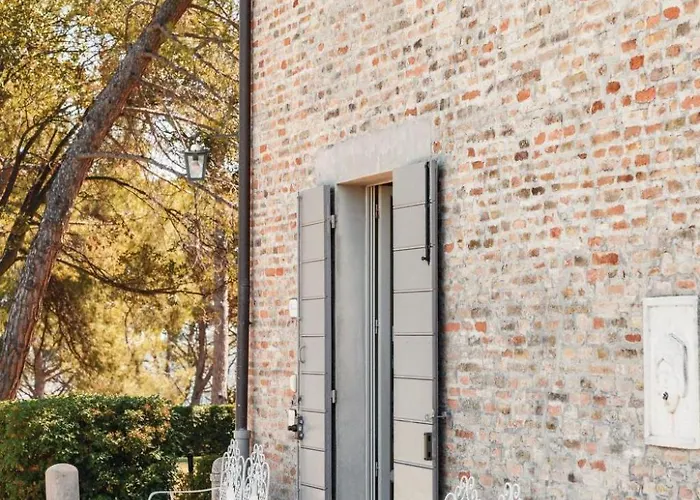 Mit Garten Und Schwimmbad In Den Huegeln Der Marken- By Interhome *