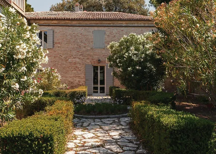 Mit Garten Und Schwimmbad In Den Huegeln Der Marken- By Interhome Pesaro