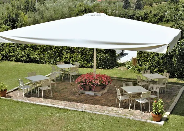 Mit Garten Und Schwimmbad In Den Huegeln Der Marken- By Interhome